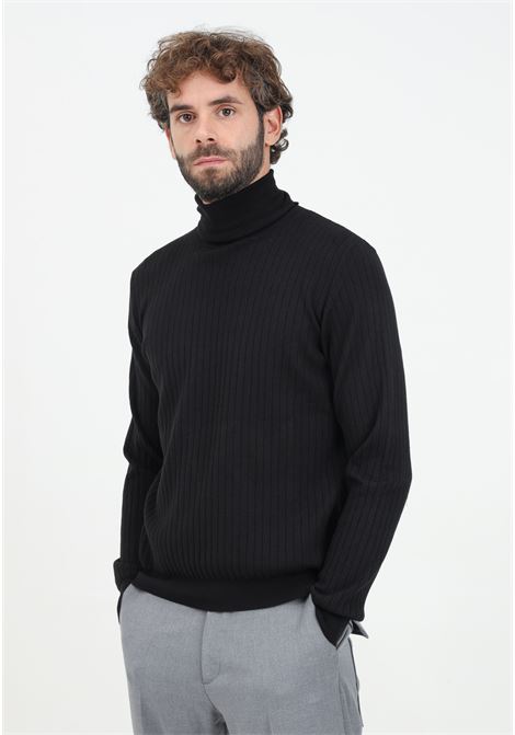 Maglione a collo alto nero da uomo IM BRIAN | MA3006009